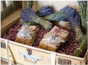 dried wedding flowers travel
